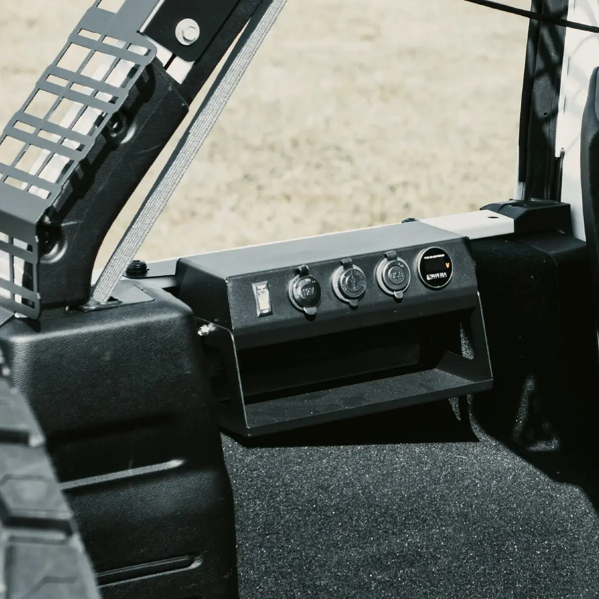 2018-2023 4-Door Jeep Wrangler Outlet Box 1