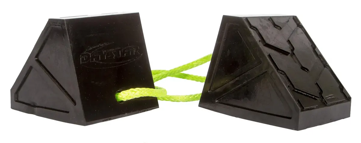 Dual Wheel Chock With 3 Foot Plasma Rope Tether Daystar 1