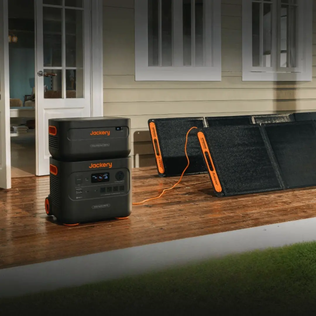 Solar Generator 2000 Plus 1