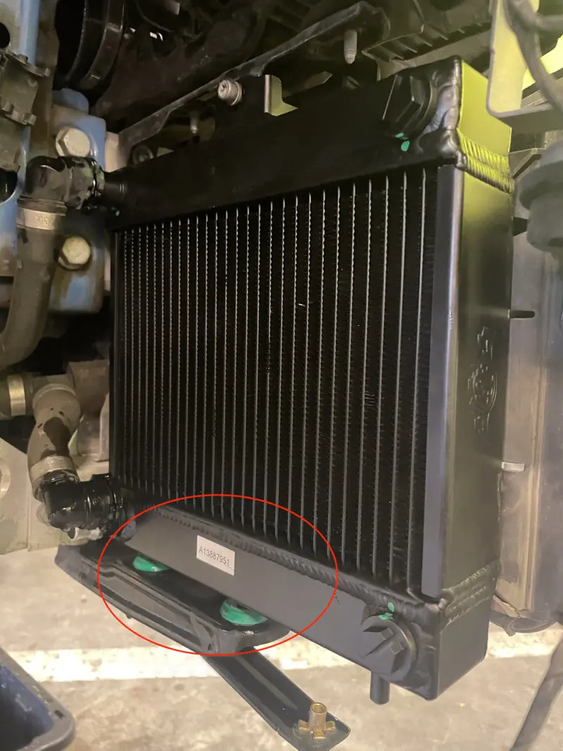 Csf Bmw F8x M3/M4/M2c Auxiliary Radiators W/ Rock Guards (Sold Individually - Fits Left And Right 2